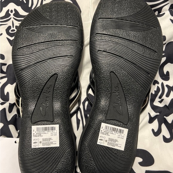 Clark’s flip flops - Picture 3 of 6